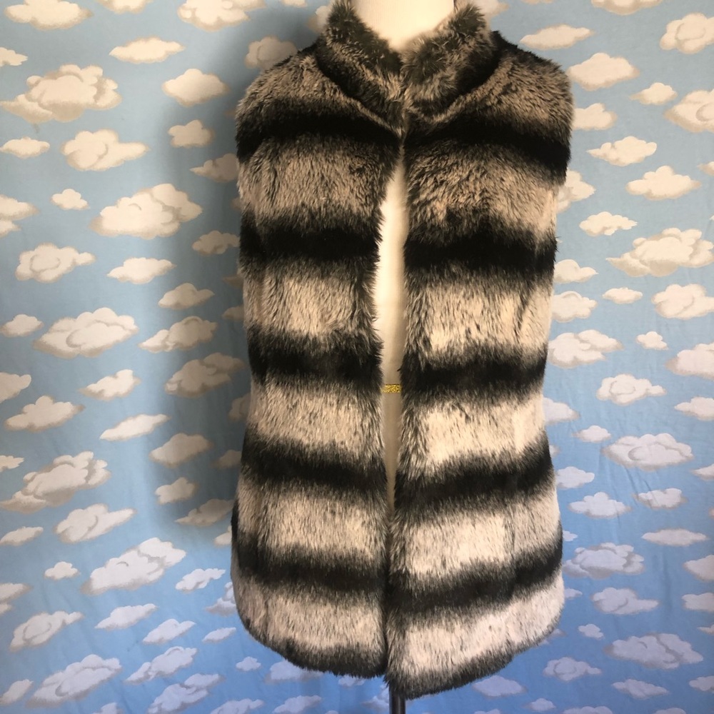 Rachel Zoe faux fur striped vest black and white Size XXS‎